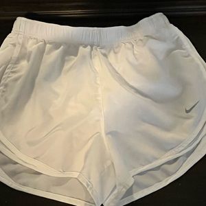 Nike Tempo Shorts L
